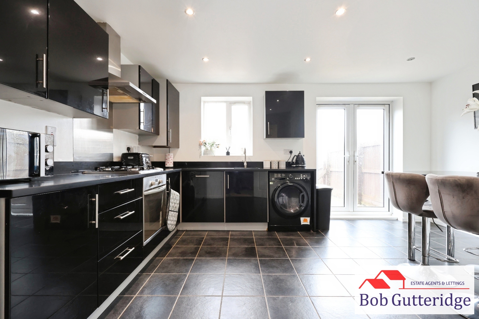 OPEN PLAN FITTED KITCHEN / DINING ROOM